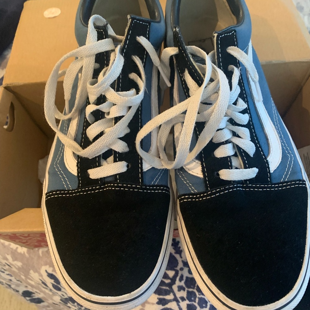 Vans Sneakers and only worn a few times size 9.5. A great sneaker with style.